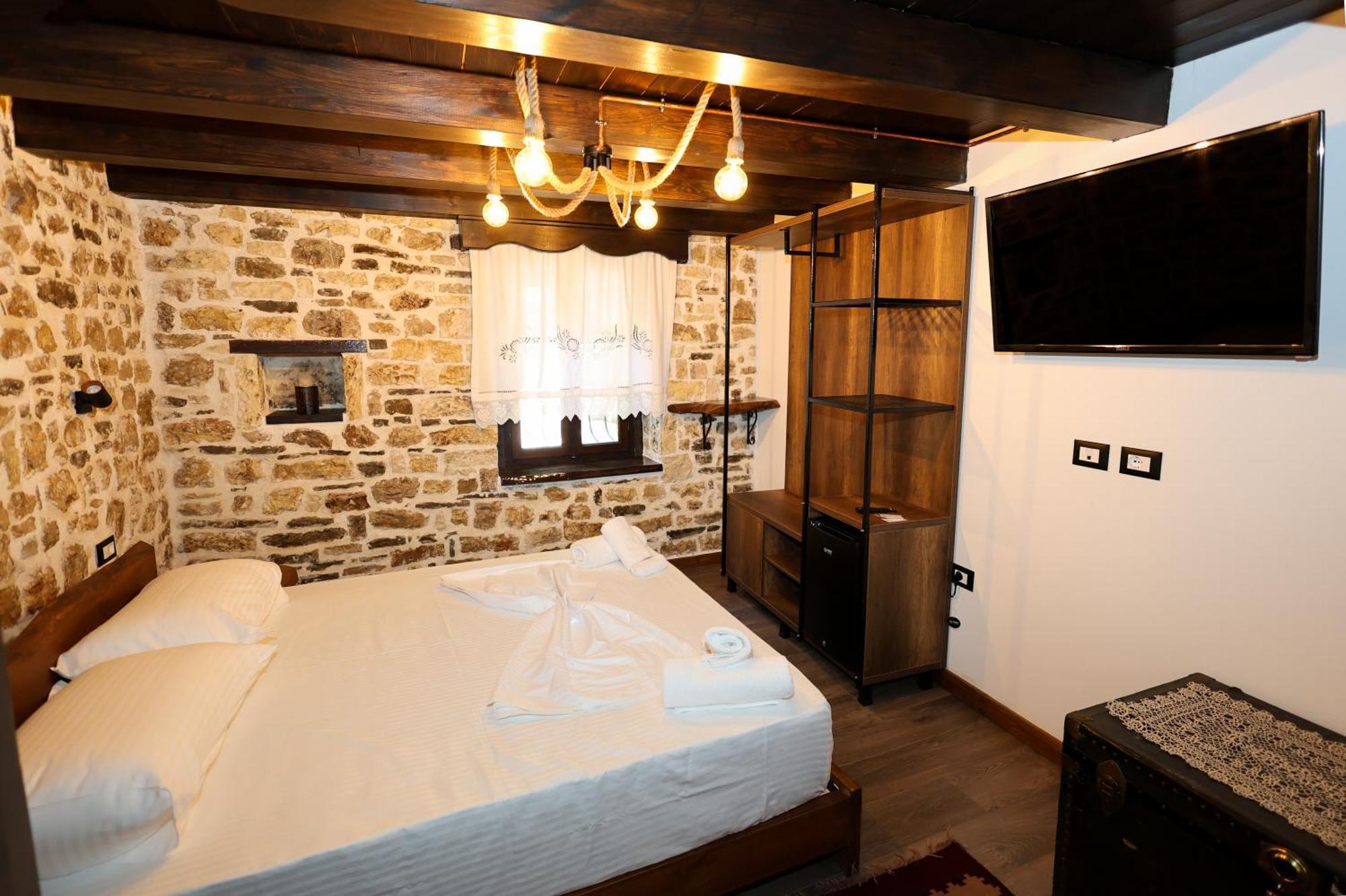 Ador Boutique Hotel Berat Buitenkant foto
