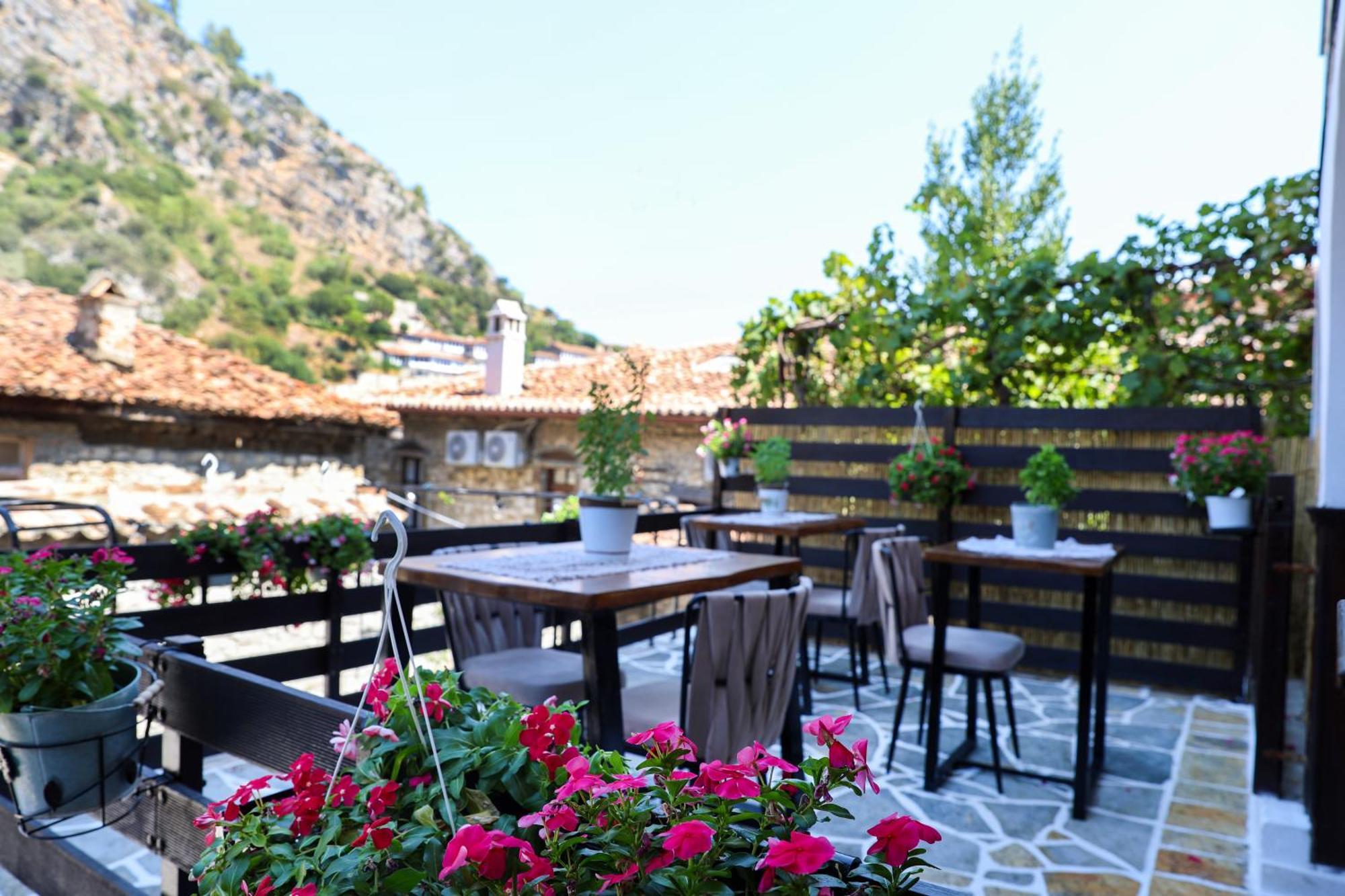Ador Boutique Hotel Berat Buitenkant foto