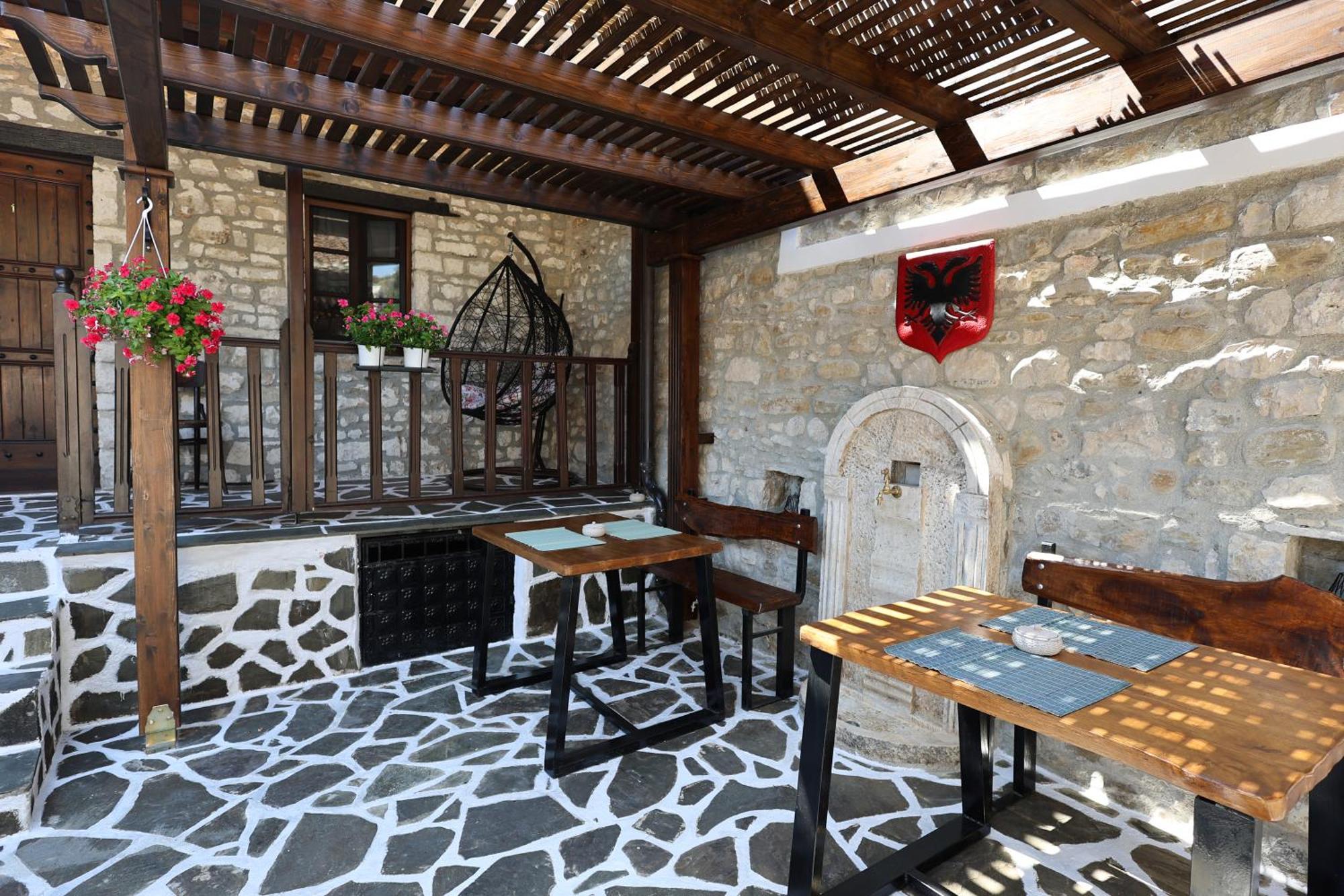 Ador Boutique Hotel Berat Buitenkant foto