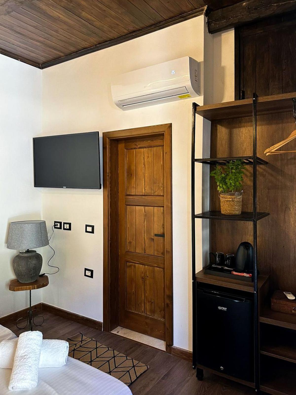 Ador Boutique Hotel Berat Buitenkant foto