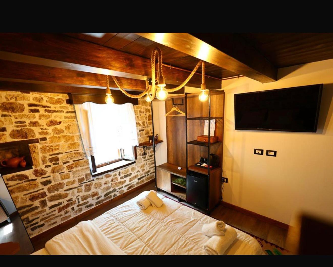 Ador Boutique Hotel Berat Buitenkant foto