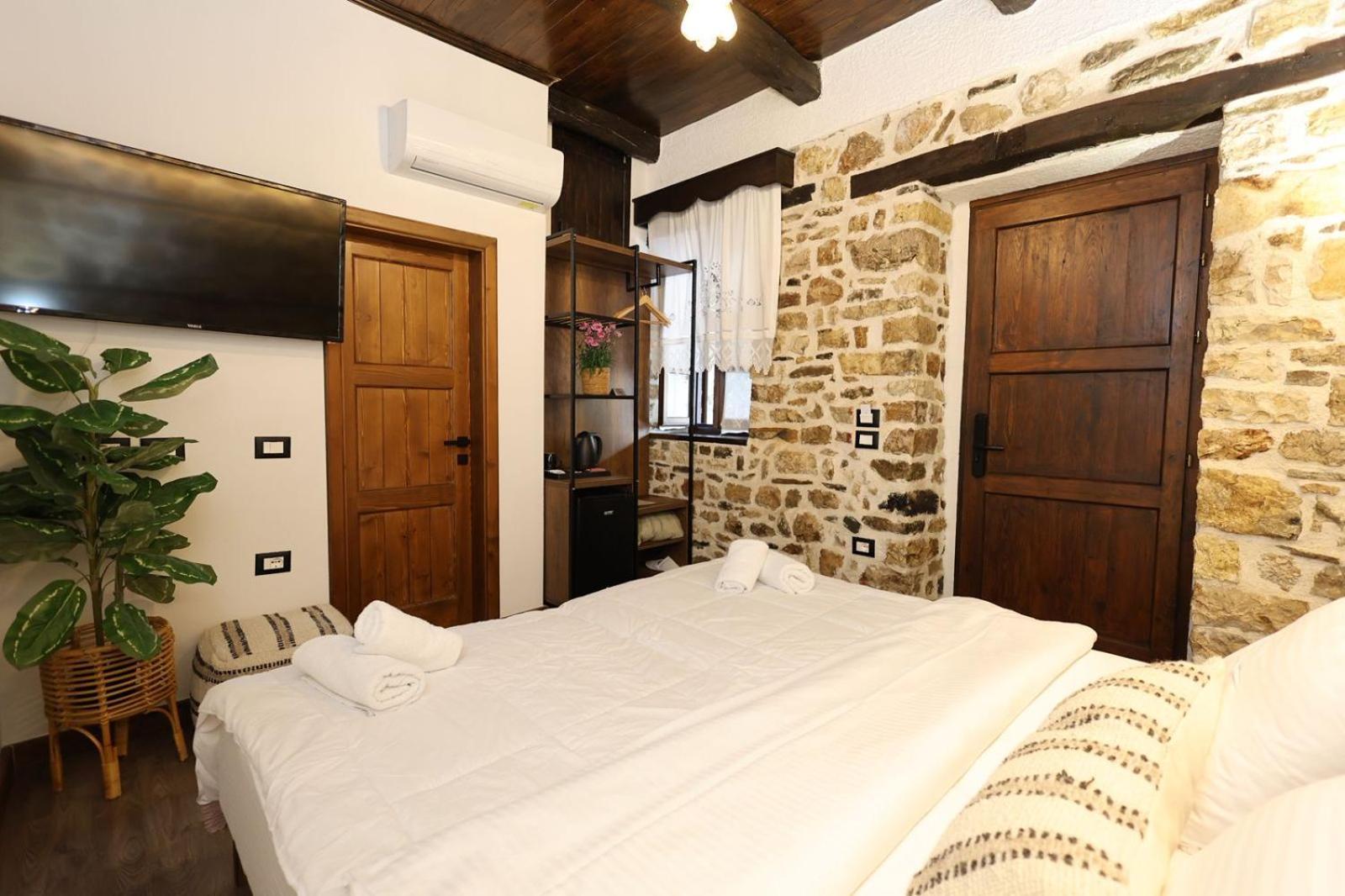 Ador Boutique Hotel Berat Buitenkant foto