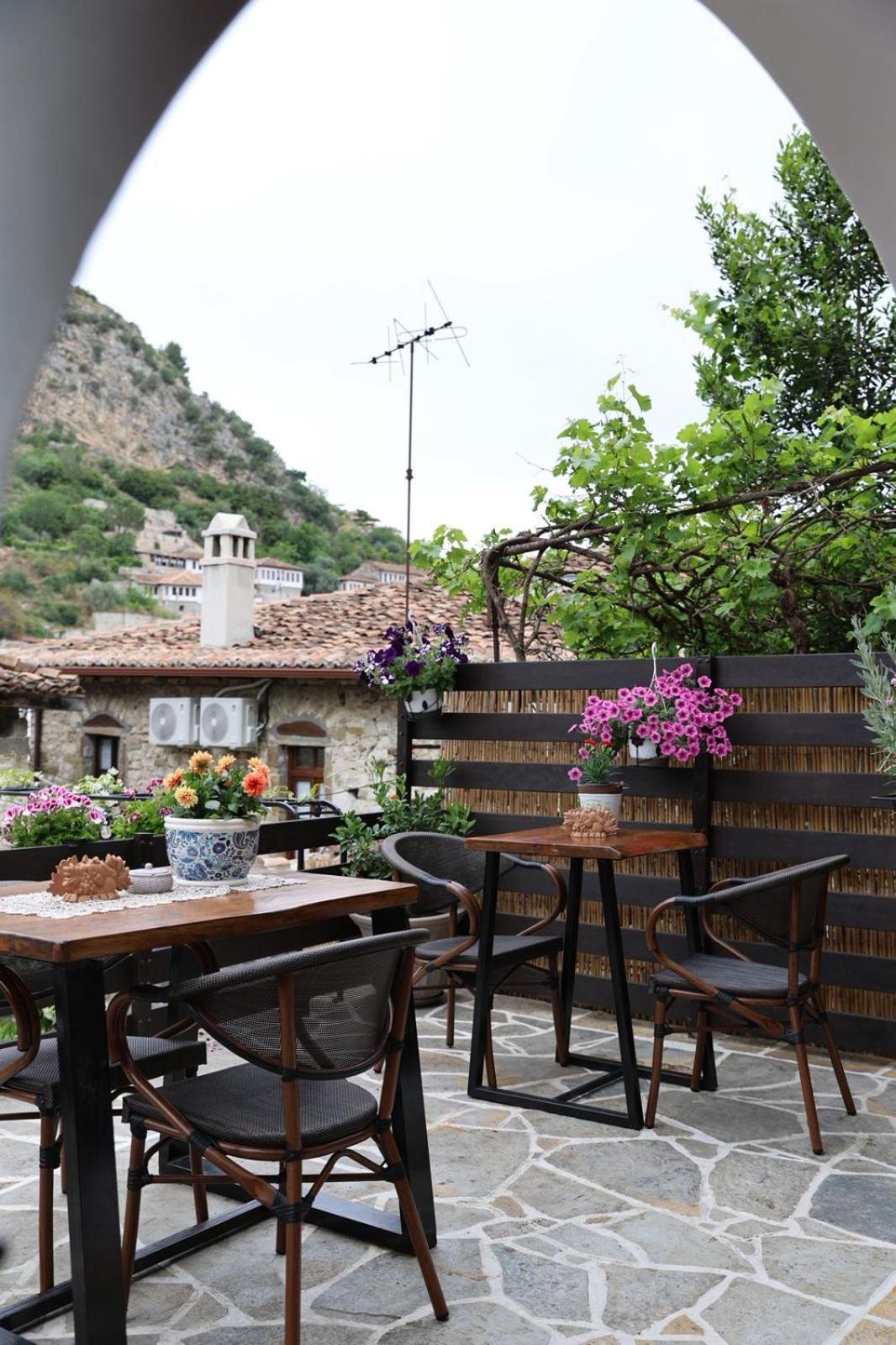 Ador Boutique Hotel Berat Buitenkant foto